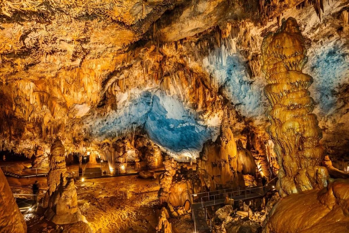 Cueva de Pozalagua.