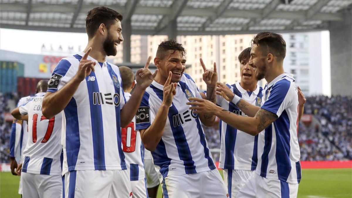 Tiquinho, en el centro, abrió el camino de la victoria del Porto