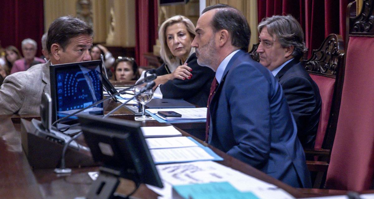 Més denuncia un posible delito de prevaricación de Le Senne y Rovira en el Parlament: "Es una deriva trumpista"
