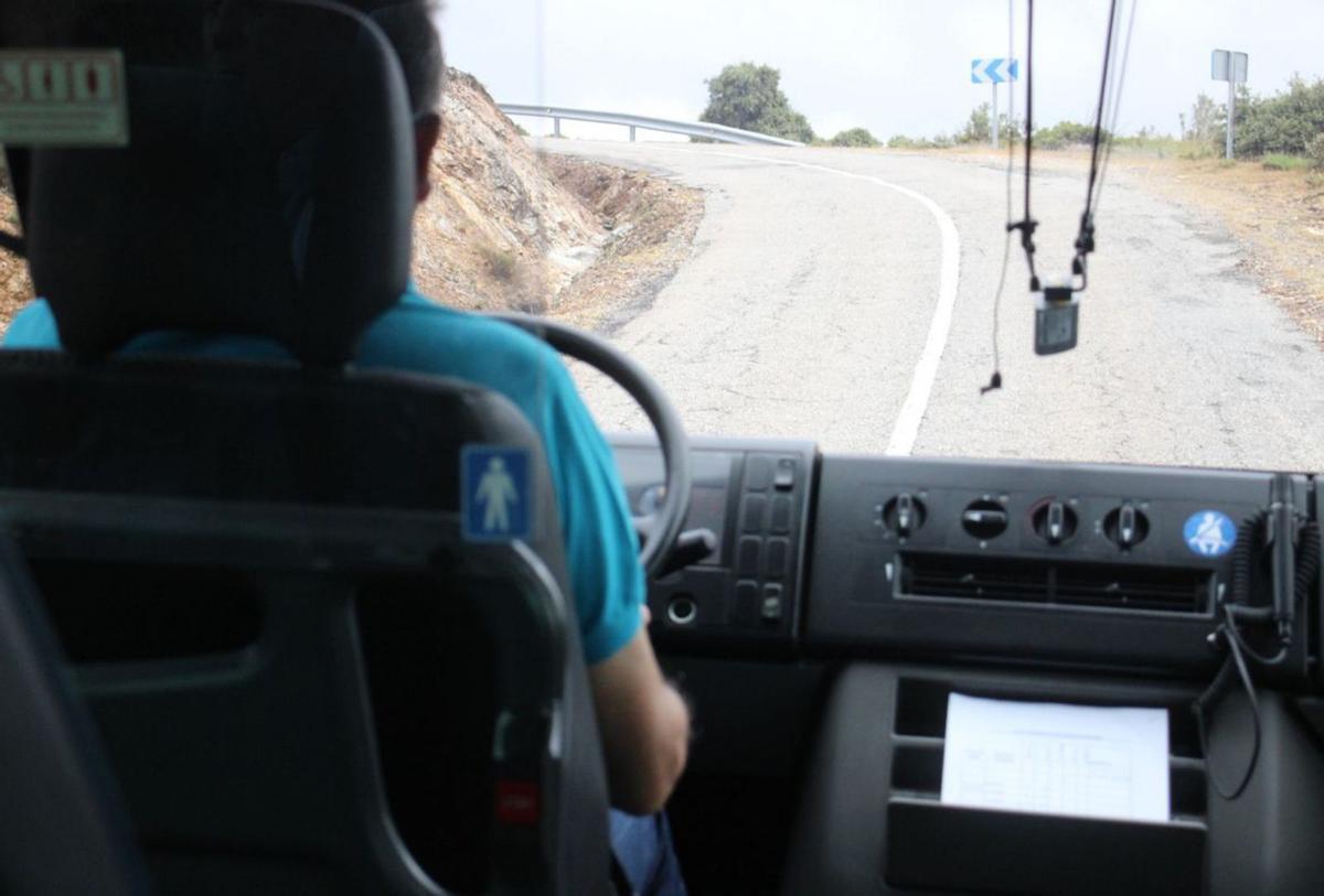 Un conductor por el tortuoso recorrido de la carretera | ARACELI SAAVEDRA