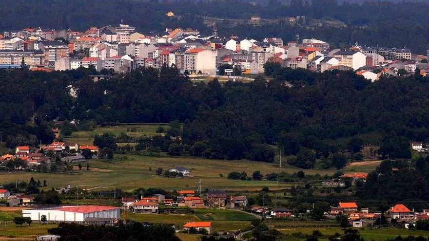 Una vista del casco urbano de A Estrada y su periferia. // Bernabé / Javier Lalín