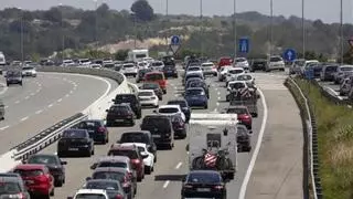 465.000 vehículos salen del área de Barcelona por el puente de la Hispanidad