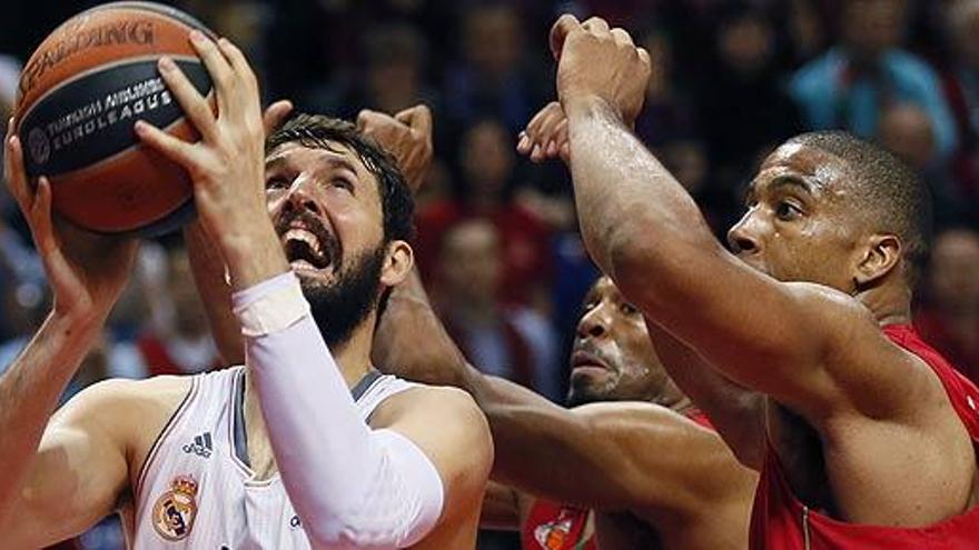 Mirotic, en una acción del partido.