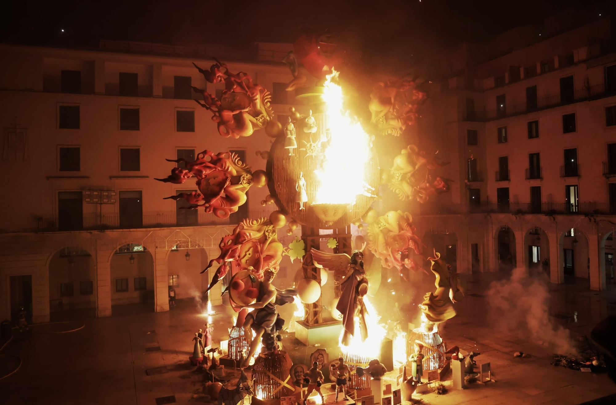 Cremà de la Hoguera Oficial adulta, “Identidad”