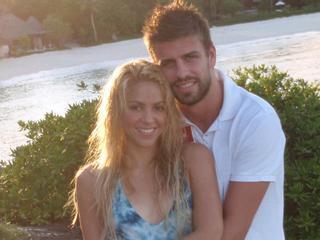 Shakira pregona su amor por Piqué en Twitter