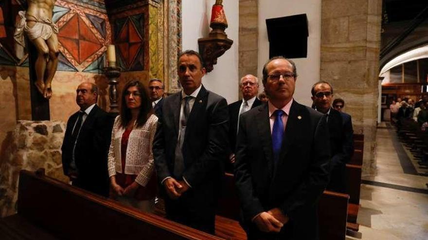 Responsables del Colegio en la misa del patrón.