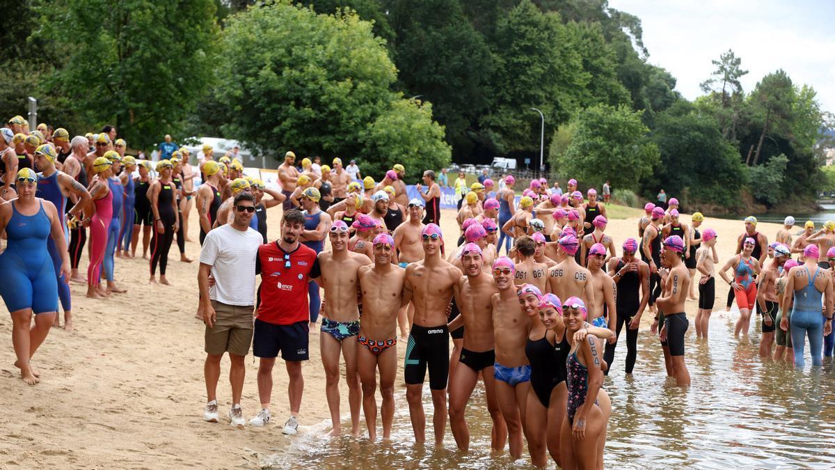 Domingo de ambiente deportivo en el río Lérez.