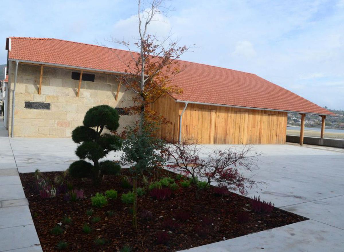 Plaza en el exterior del astillero desde la Casa do Mar. |  G. N.