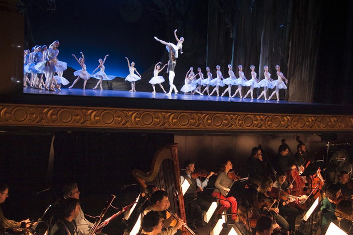 Ensayo general de El Lago de los Cisnes, con Angle Corella y Sarah Lane como pareja protagonista, en el teatro del Liceu.