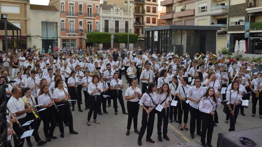 Sedaví se viste de fiesta para rendir homenaje a sus santos patronos