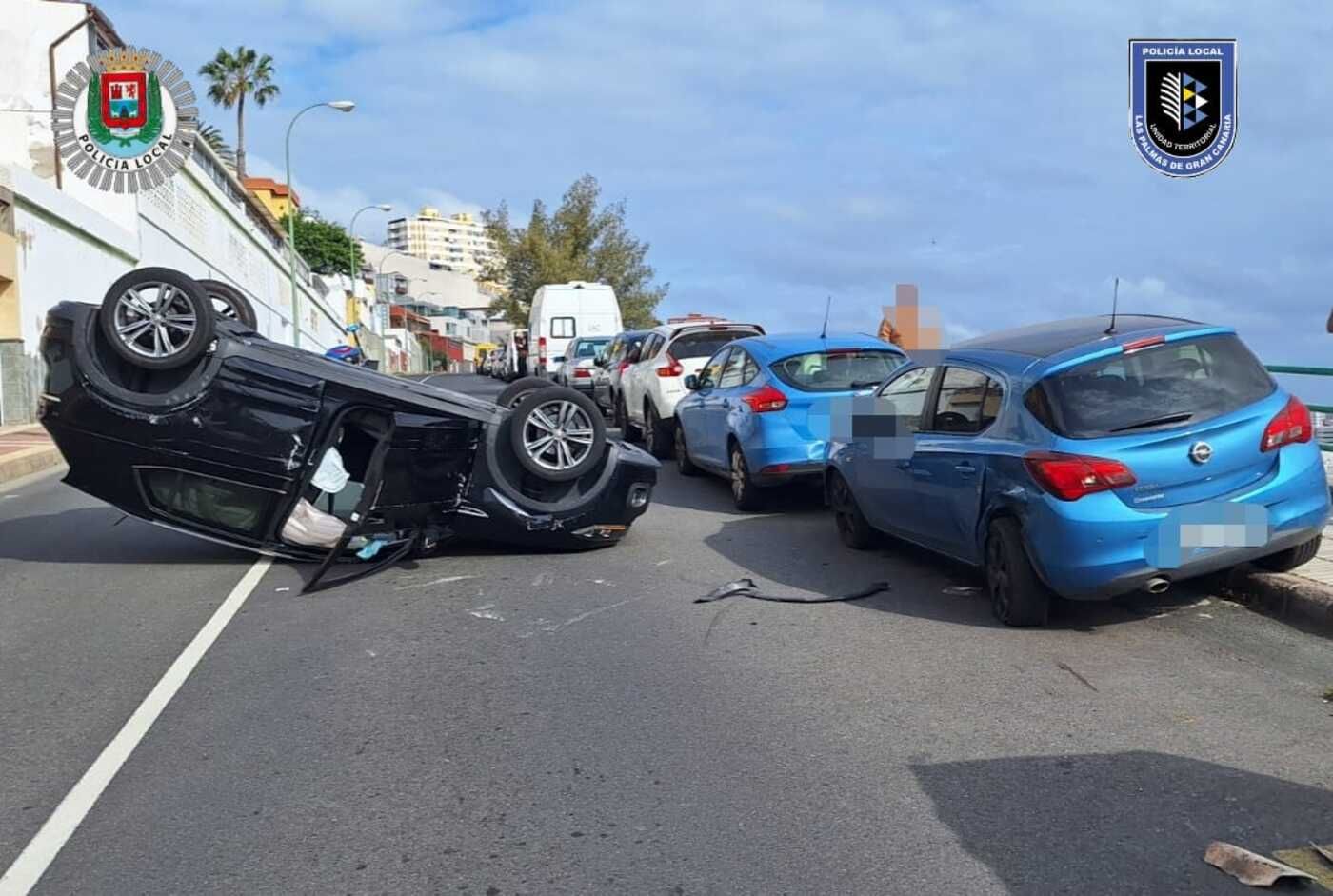 Aparatoso vuelco en Las Palmas de Gran Canaria