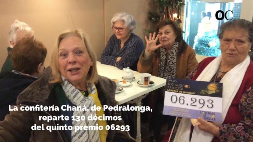 Premios de Lotería de Navidad en A Coruña | Una confitería de Pedralonga reparte 130 décimos del quinto premio