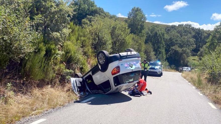 Equipos de emergencia durante el siniestro.