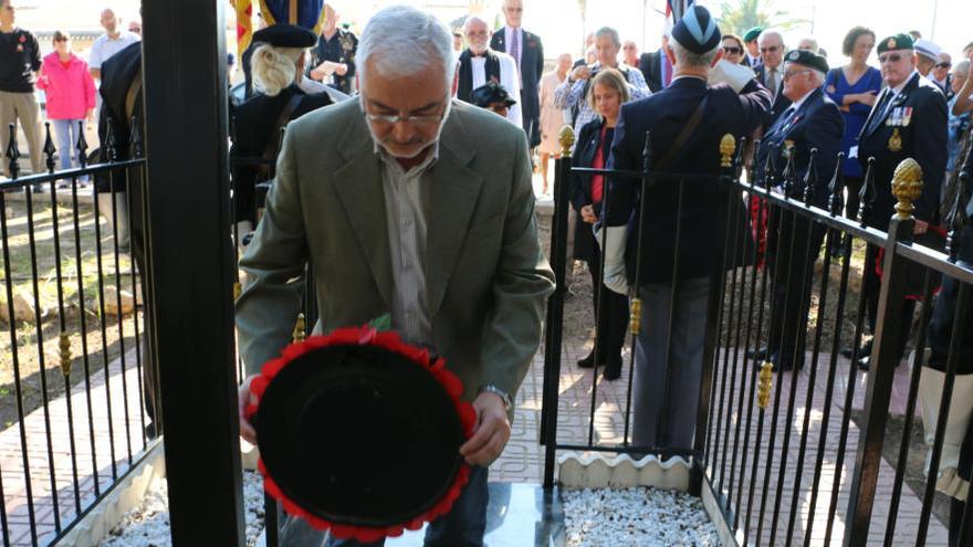 El gobierno local participa en el Poppy Day, el día del recuerdo de la comunidad británica