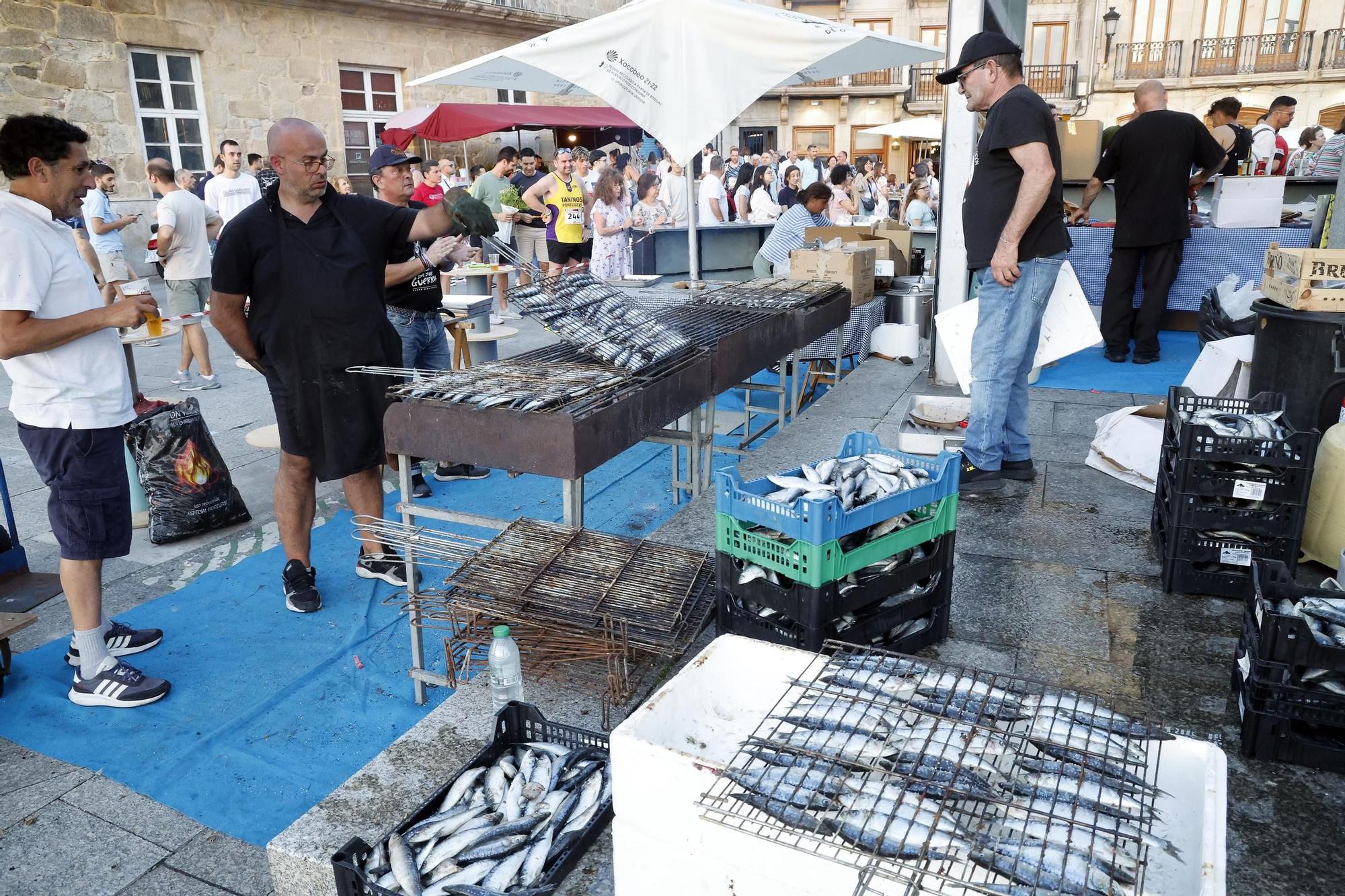 Ambientazo en las playas y plazas llenas para celebrar la noche meiga