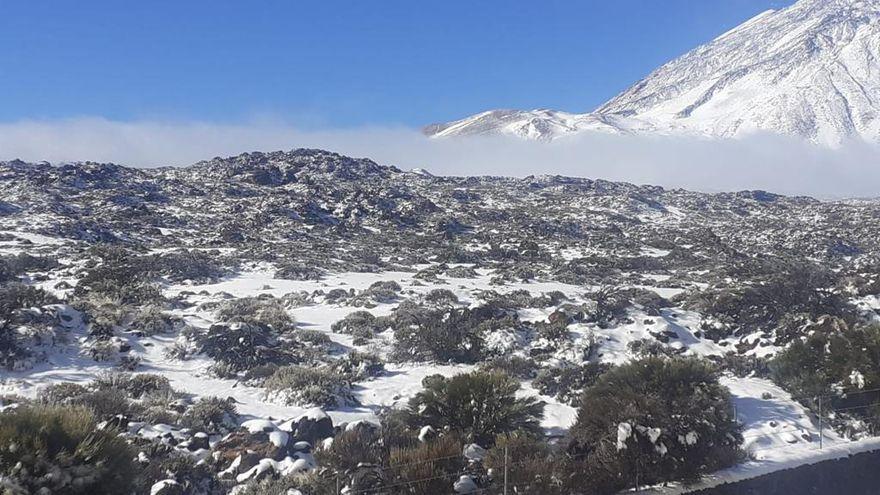 El Teide bajo el manto de nieve que dejó laborrasca Filomena.