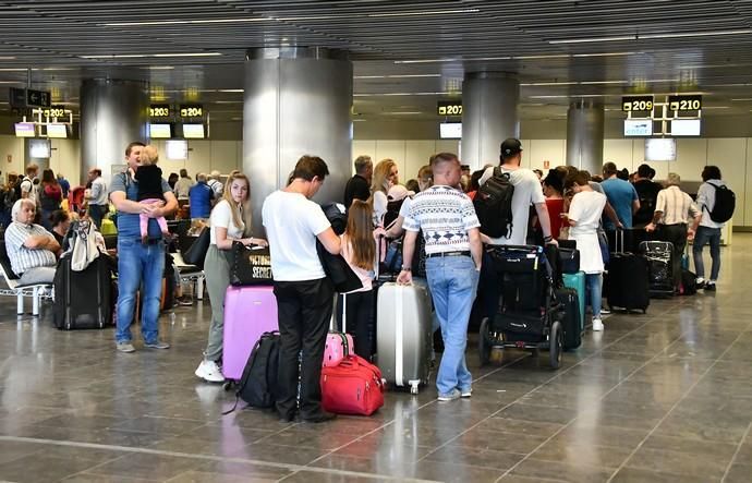 25/02/2020 AEROPUERTO. TELDE. Ambiente en el aeropuerto de Gran Canaria, dos días después de la suspencion de vuelos por la Calima.  Fotógrafa: YAIZA SOCORRO.  | 25/02/2020 | Fotógrafo: Yaiza Socorro