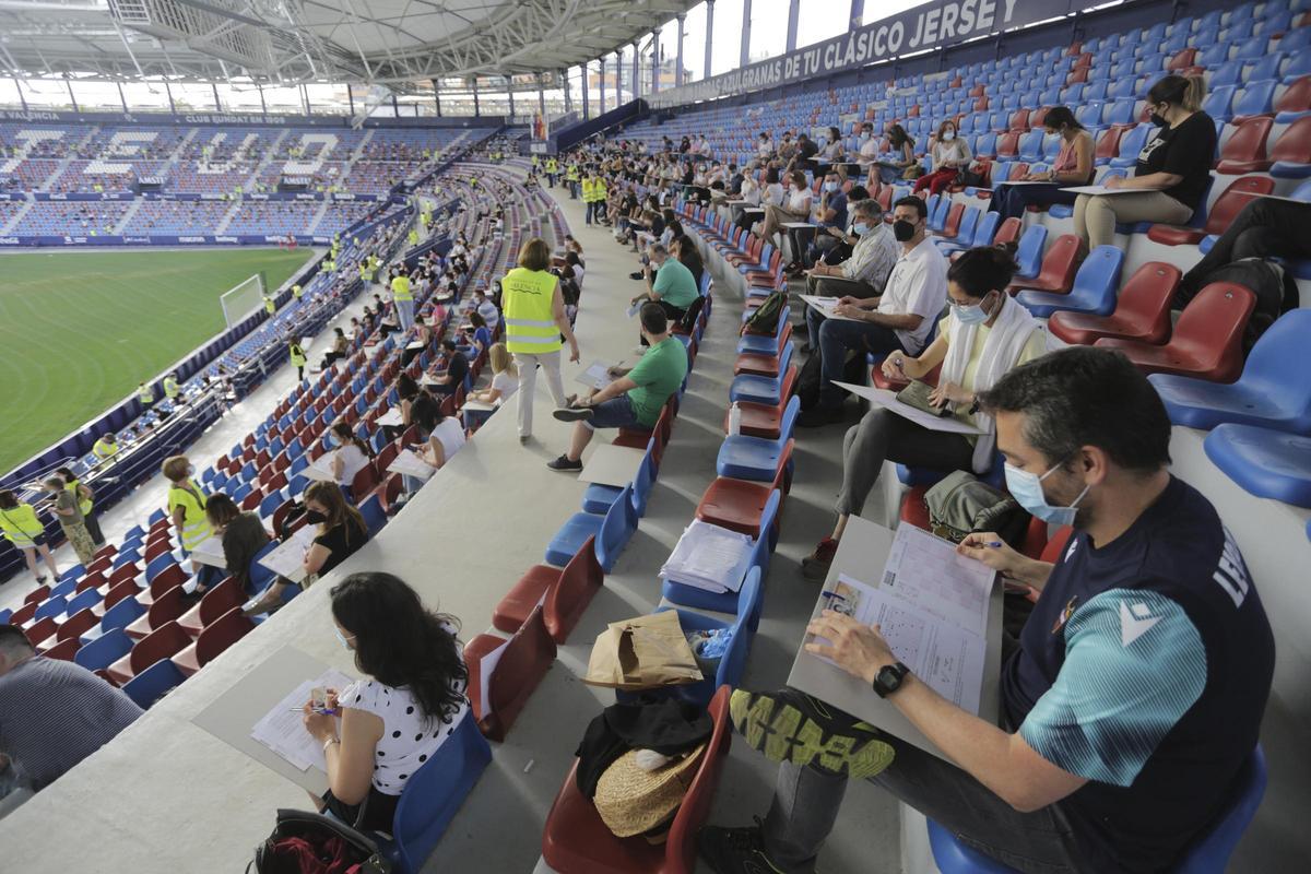 Oposiciones de la Diputación en el estadio del Levante UD.