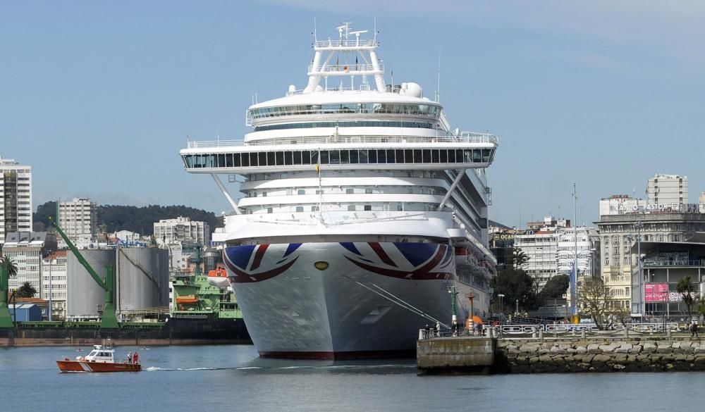 A Coruña recibe a 11.000 personas de 5 cruceros