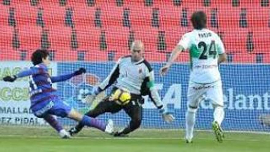 Octava visita del Elche al estadio de El Alcoraz en Segunda División