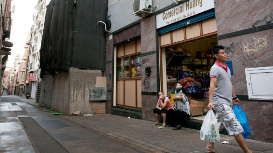 Un comercio gestionado por empresarios chinos, en Santa Cruz de Tenerife.