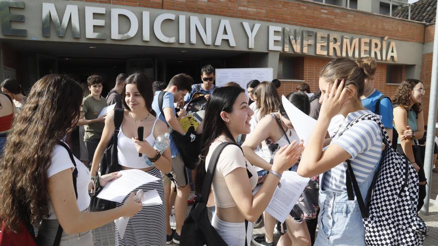La Universidad de Córdoba estudia ampliar un 7,5% las plazas para cursar Medicina