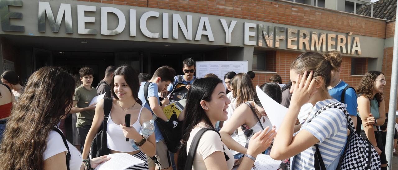 Estudiantes que se presentaron a la Selectividad el curso pasado en la Facultad de Medicina de Córdoba.