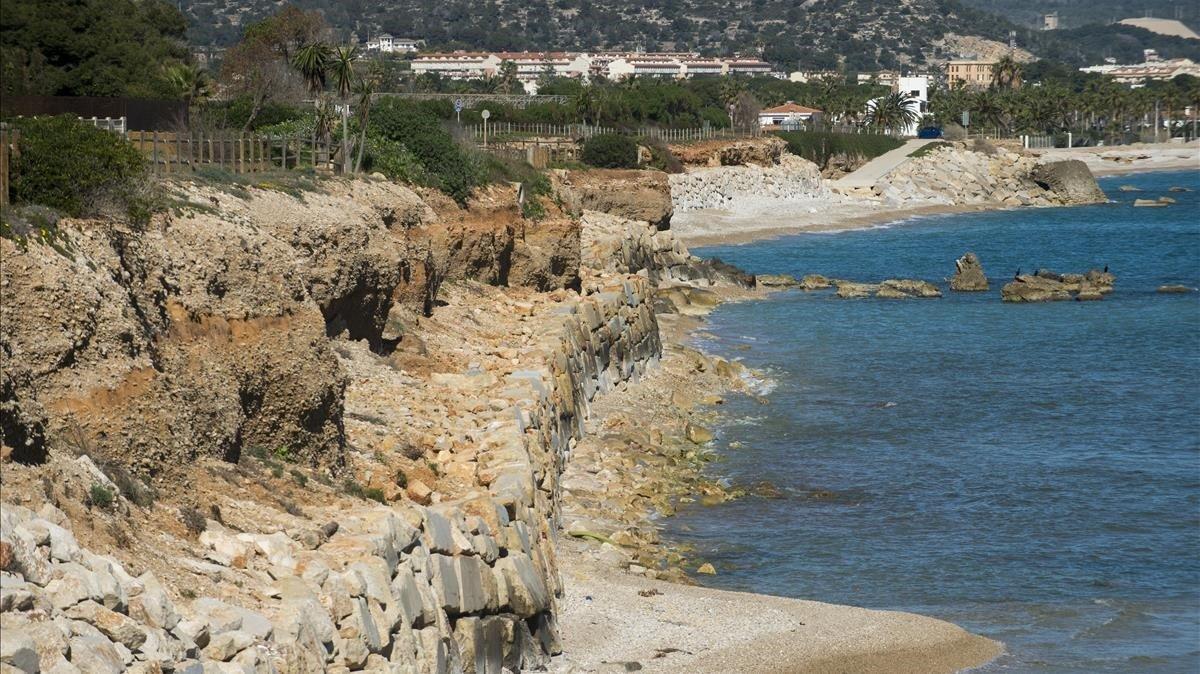 En diferentes puntos del litoral catalán, como en la zona de Solderiu, las playas han desaparecido casi por completo