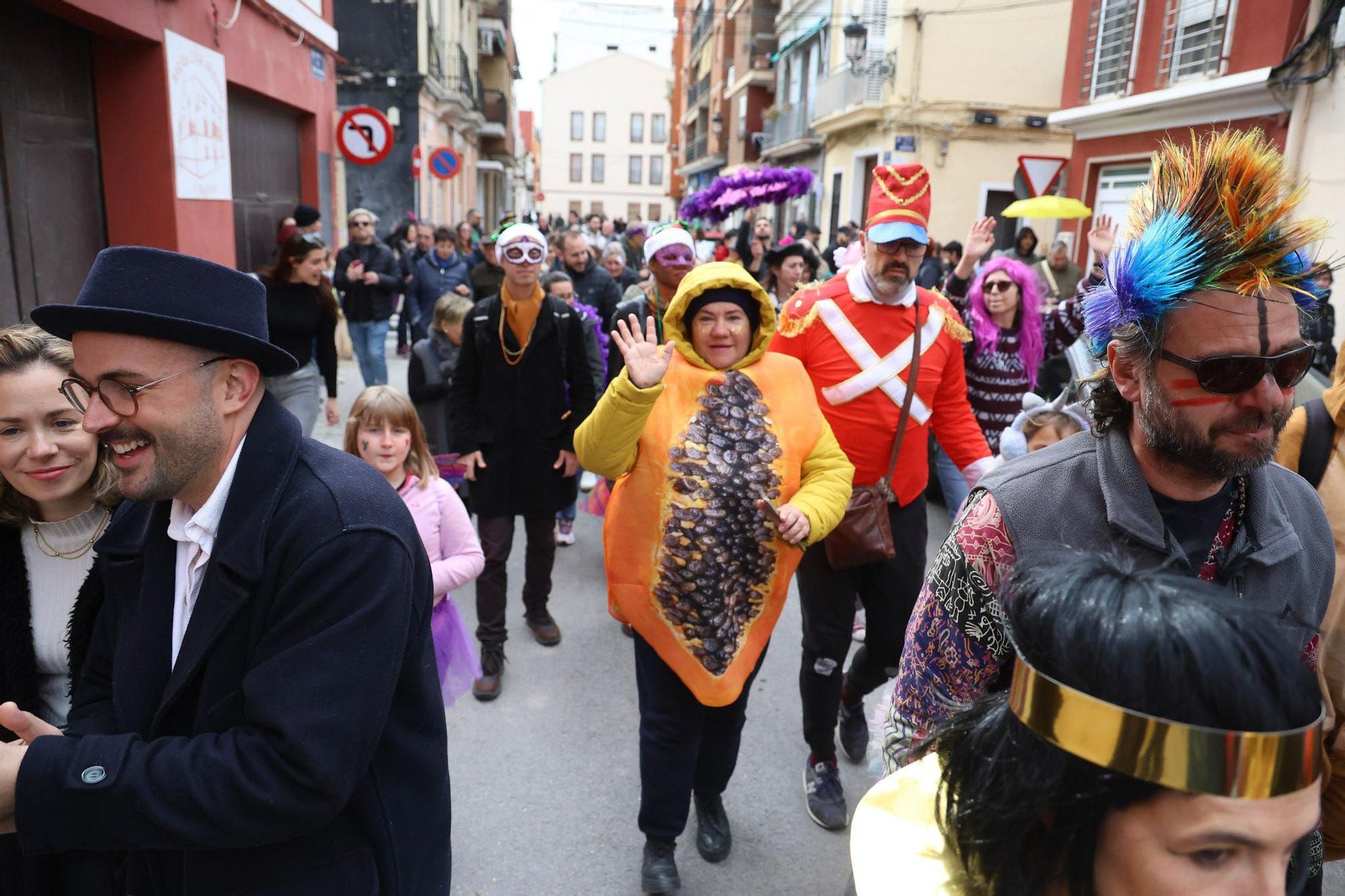 El Cabanyal se vuelca con el carnaval más americano con el 'Mardi Grass' de Nueva Orleans