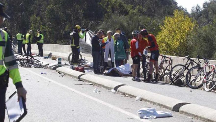 Un conductor de 87 años mata a un ciclista y deja siete heridos