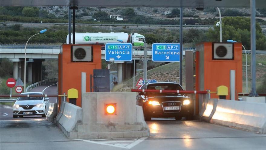 La AP-7 subirá las barreras de los peajes dos horas antes de las campanadas de fin de año