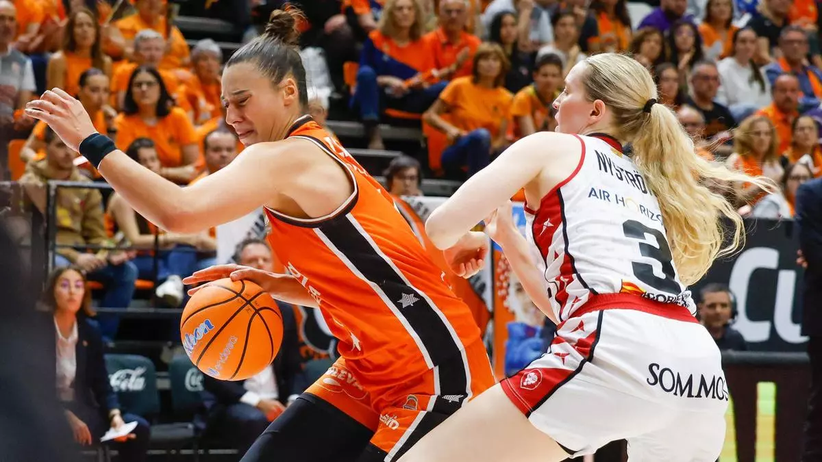 Nystrom y Helena Oma dan esperanzas al Casademont. Las notas del equipo en La Fonteta
