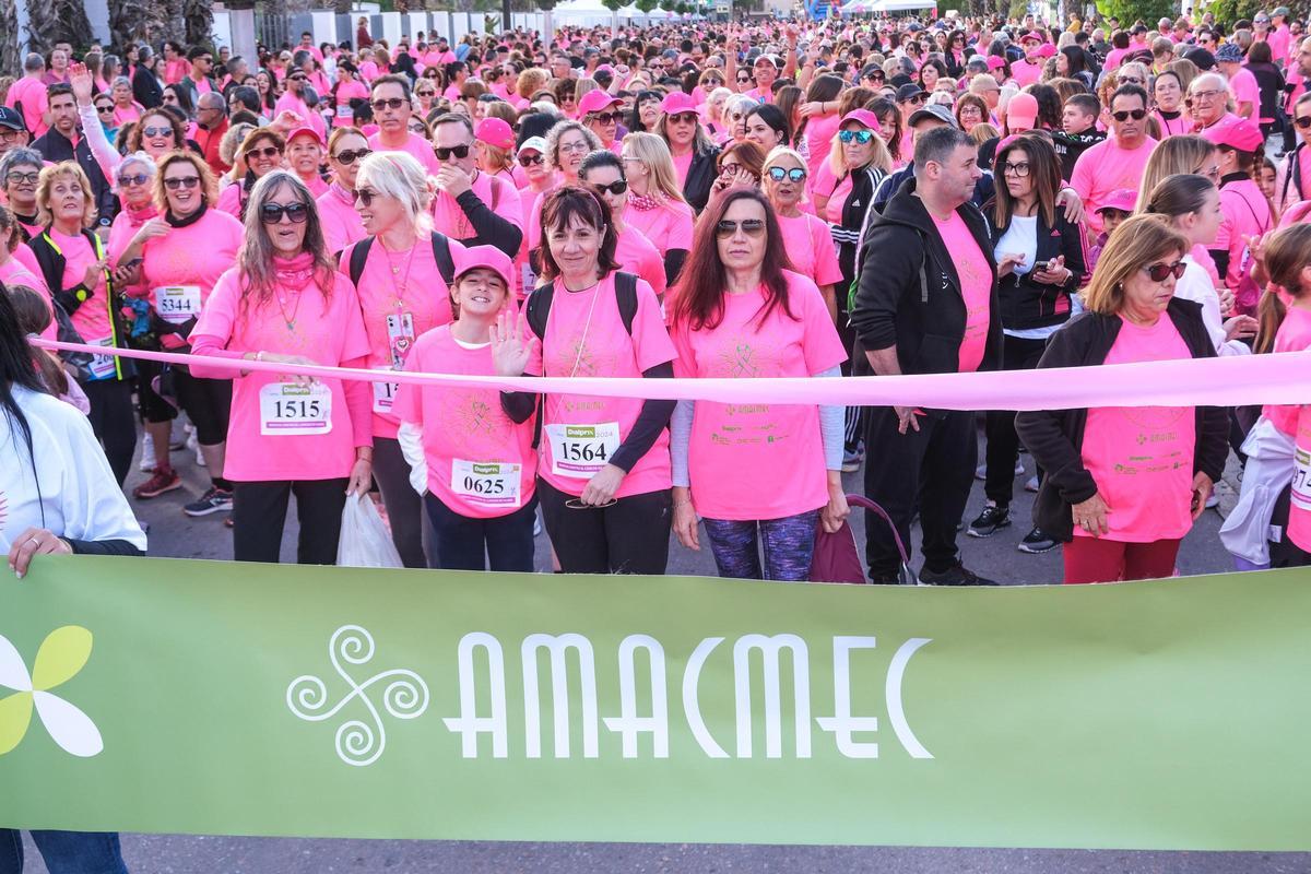 Las mejores imágenes de la carrera y marcha contra el cáncer de mama en ...