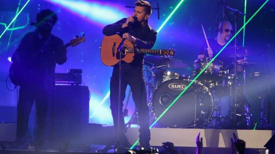 Juanes y Pablo López, en los Grammy Latino