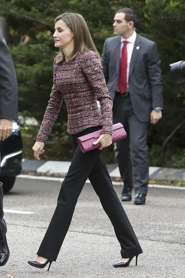 Letizia Ortiz con top de tweed y pantalón negro