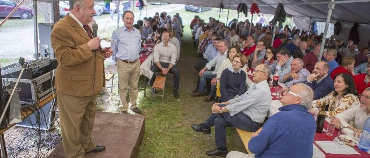 Alocución de José Carro en la romería de San Marcos, en Lamela (Silleda), en abril pasado. // Bernabé