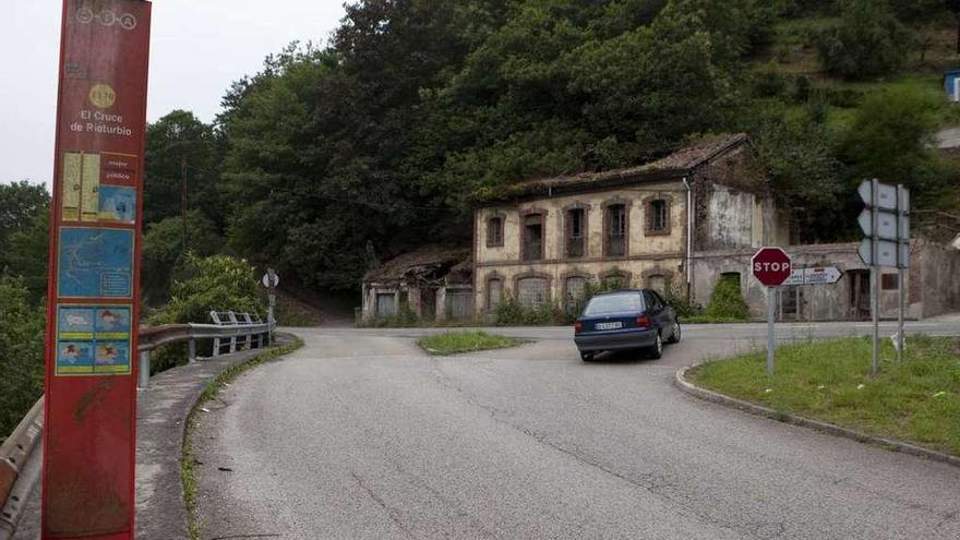 El cruce de Rioturbio, donde los vecinos plantean una actuación de mejora.