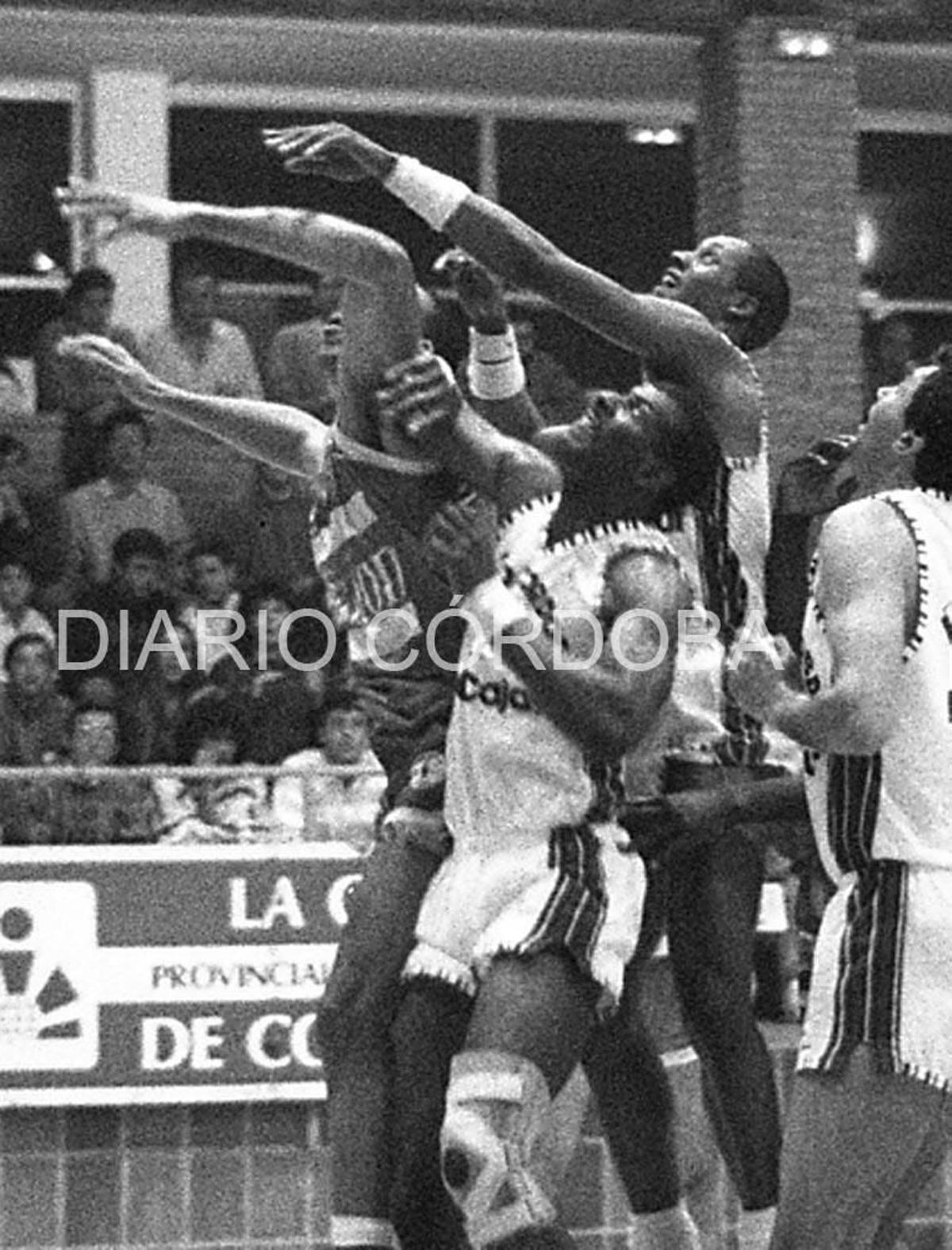 Gervin, el que más salta en un partido en el Polideportivo de la Juventud