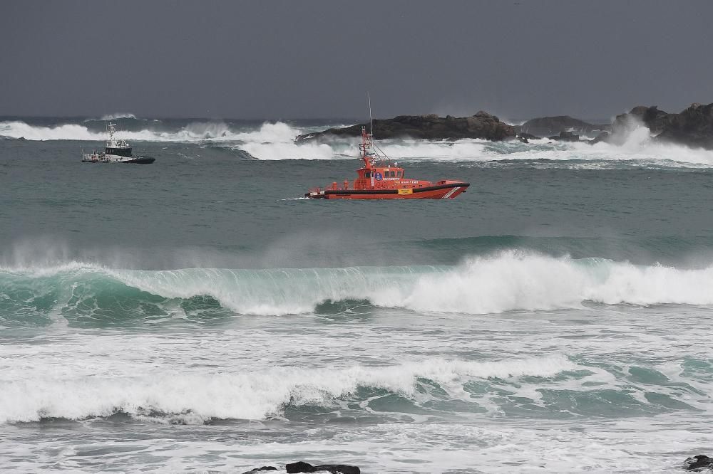 La víctima, de 22 anos, entró por su propio pie en el agua sobre las seis de la madrugada.