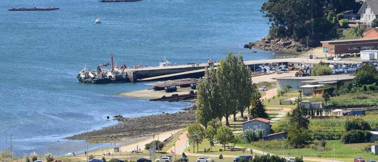 La dársena de bateeiros de Domaio, en donde pescaba el fallecido, según el Instituto Armado. // G.N.