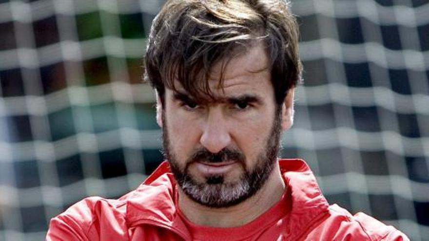 Eric Cantona, arrestat per agressió