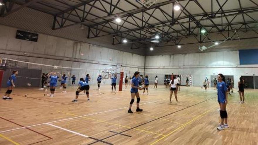 Éxito en las pruebas del Voleibol Santiago, con plazas en juveniles