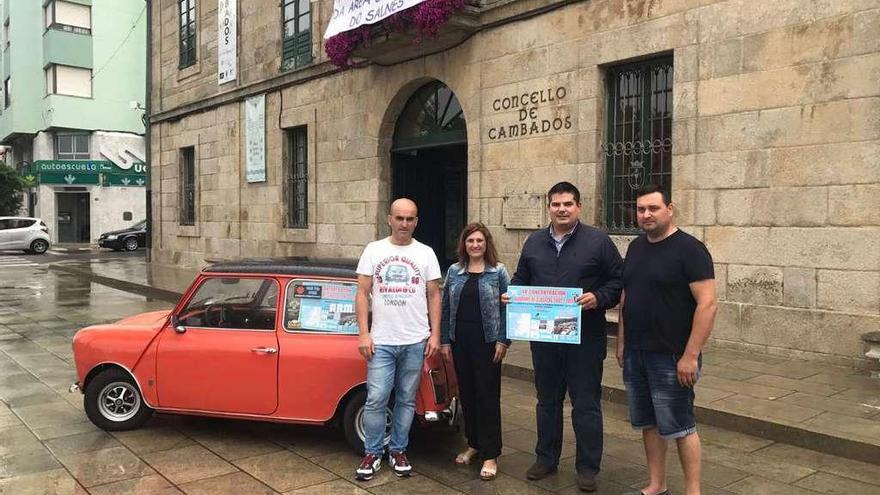 La alcaldesa Fátima Abal y el edil Xurxo Charlín ayer en la presentación.de la concentración. // FdV