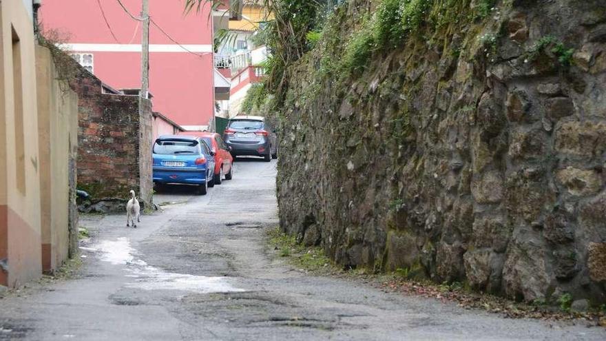 Estado del vial de A Miranda, que parte de la calle Ramón Cabanillas . // Gonzalo Núñez