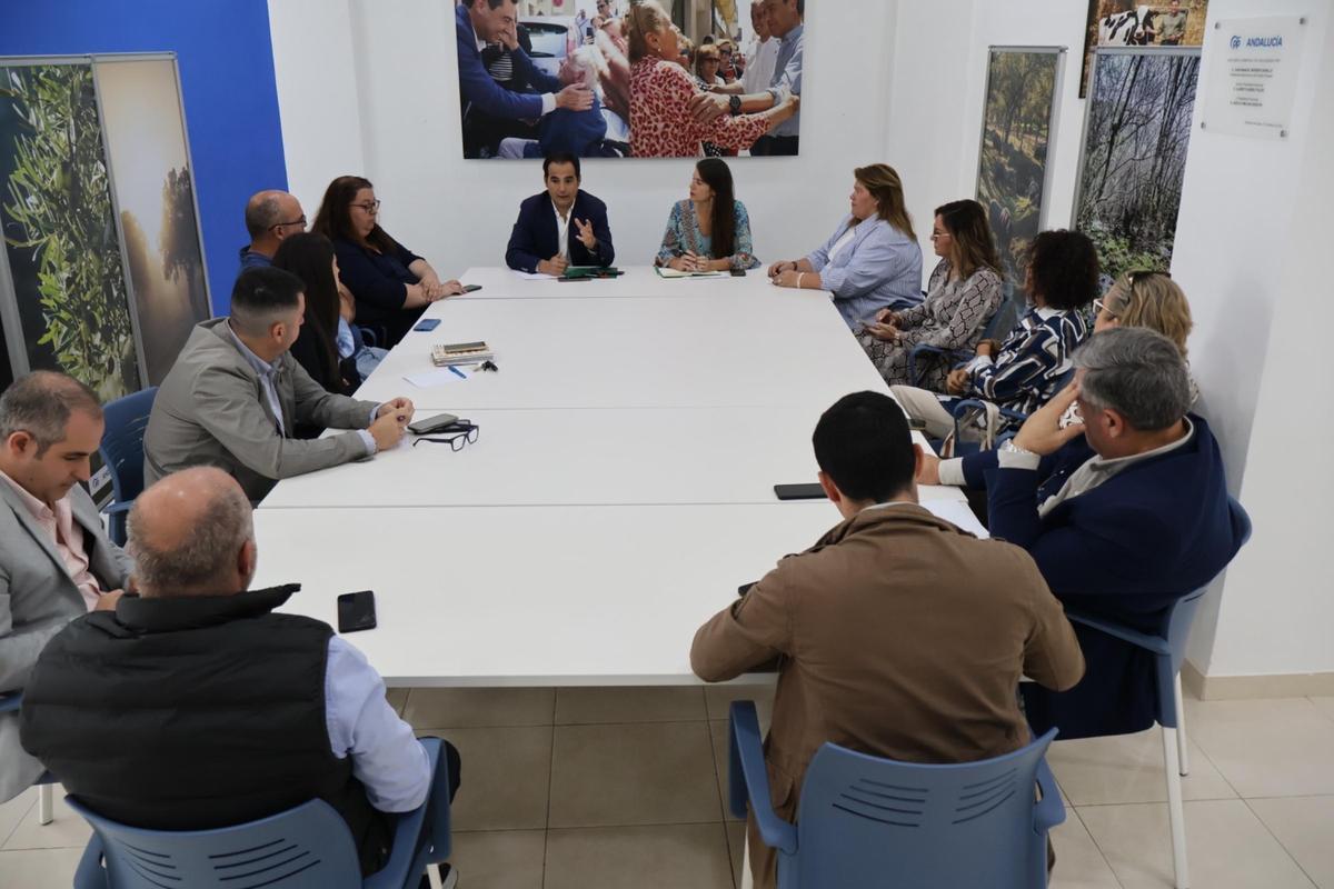 José Antonio Nieto, coordinador de Justicia, Administración Local y Función Pública del PP de Andalucía, en su reunión con alcaldes de Los Pedroches y el Guadiato.