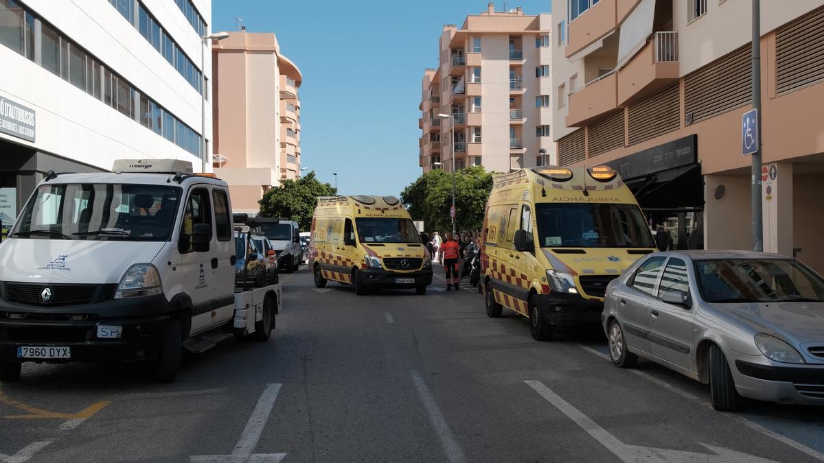 Las imágenes del incendio del aparcamiento del Cetis en Ibiza