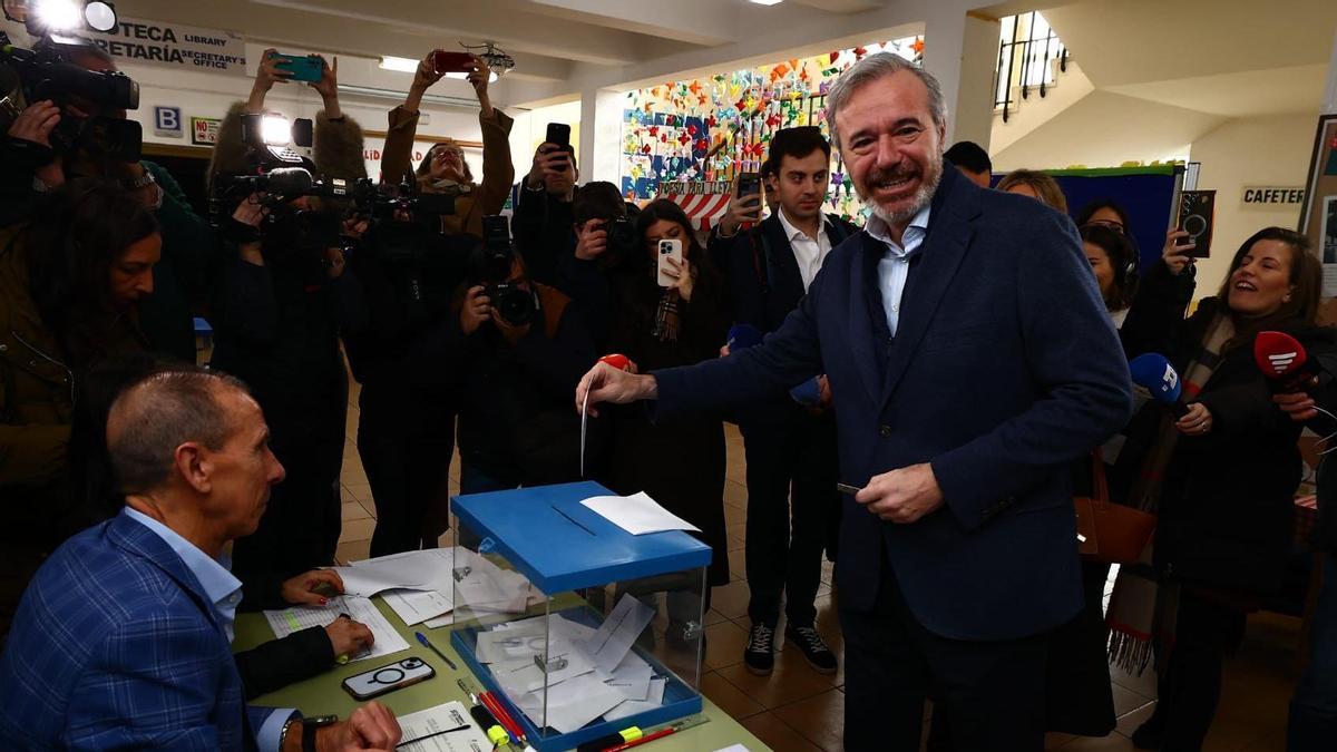 RESULTADOS ELECCIONES EN ARAGÓN | El PP de Jorge Azcón gana las elecciones en Aragón perdiendo escaños y depende más que nunca de Vox