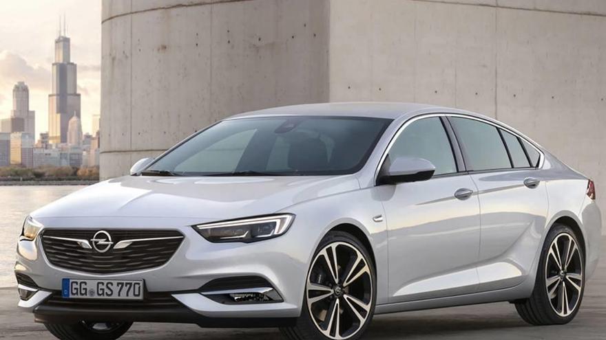 El nuevo Opel Insignia vence en la votación de abril de los premios Coche del Año