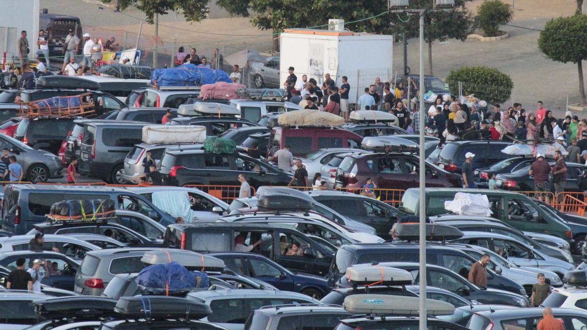 La zona de acceso a la frontera de Ceuta, al borde del colapso