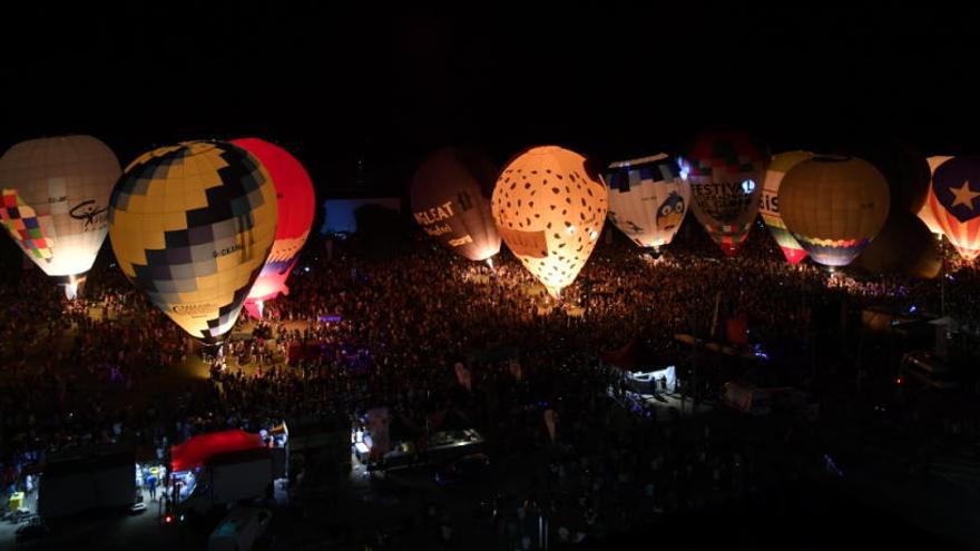 Prop de 25.000 persones a l&#039;encesa nocturna de globus de l&#039;European Balloon Festival